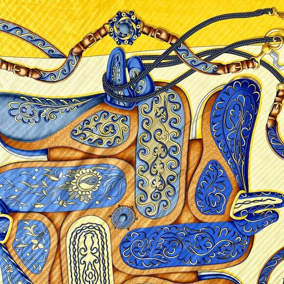 Hermès 100% Silk Pleated Scarf, ironed flat to highlight refined look in wear - Picture 5 of 14